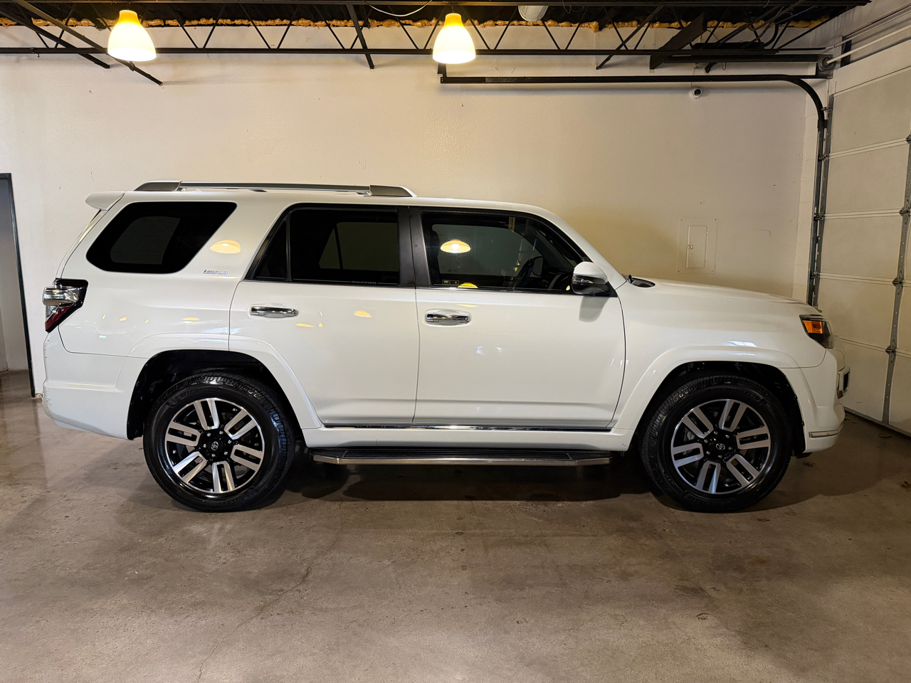 Toyota 4Runner Limited 4WD V6 2016