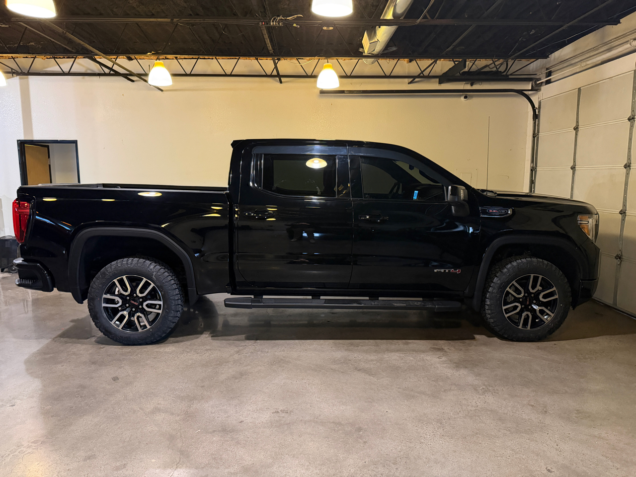 GMC Sierra 1500 AT4 Crew Cab 4WD 2019
