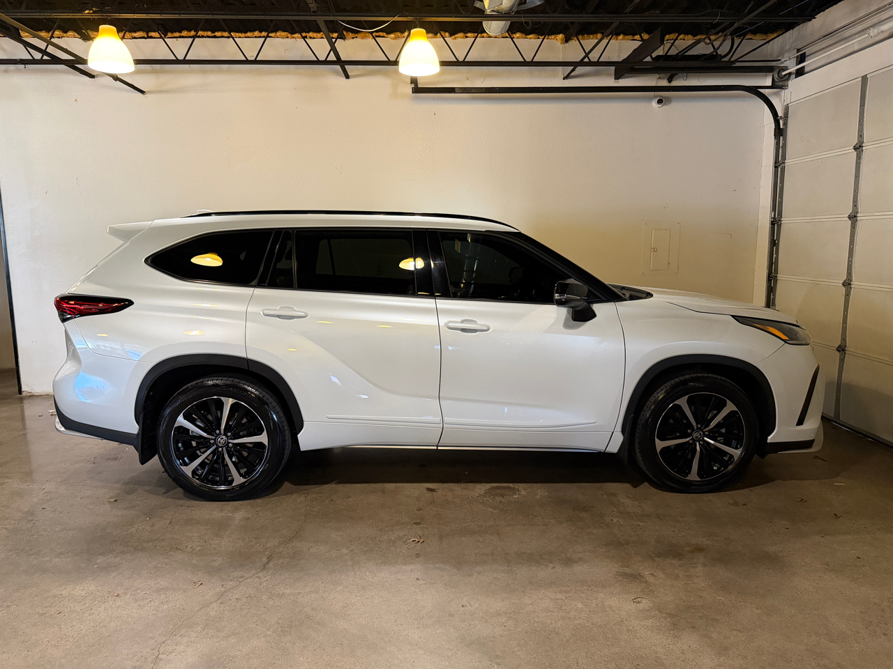 Toyota Highlander XSE FWD V6 2022