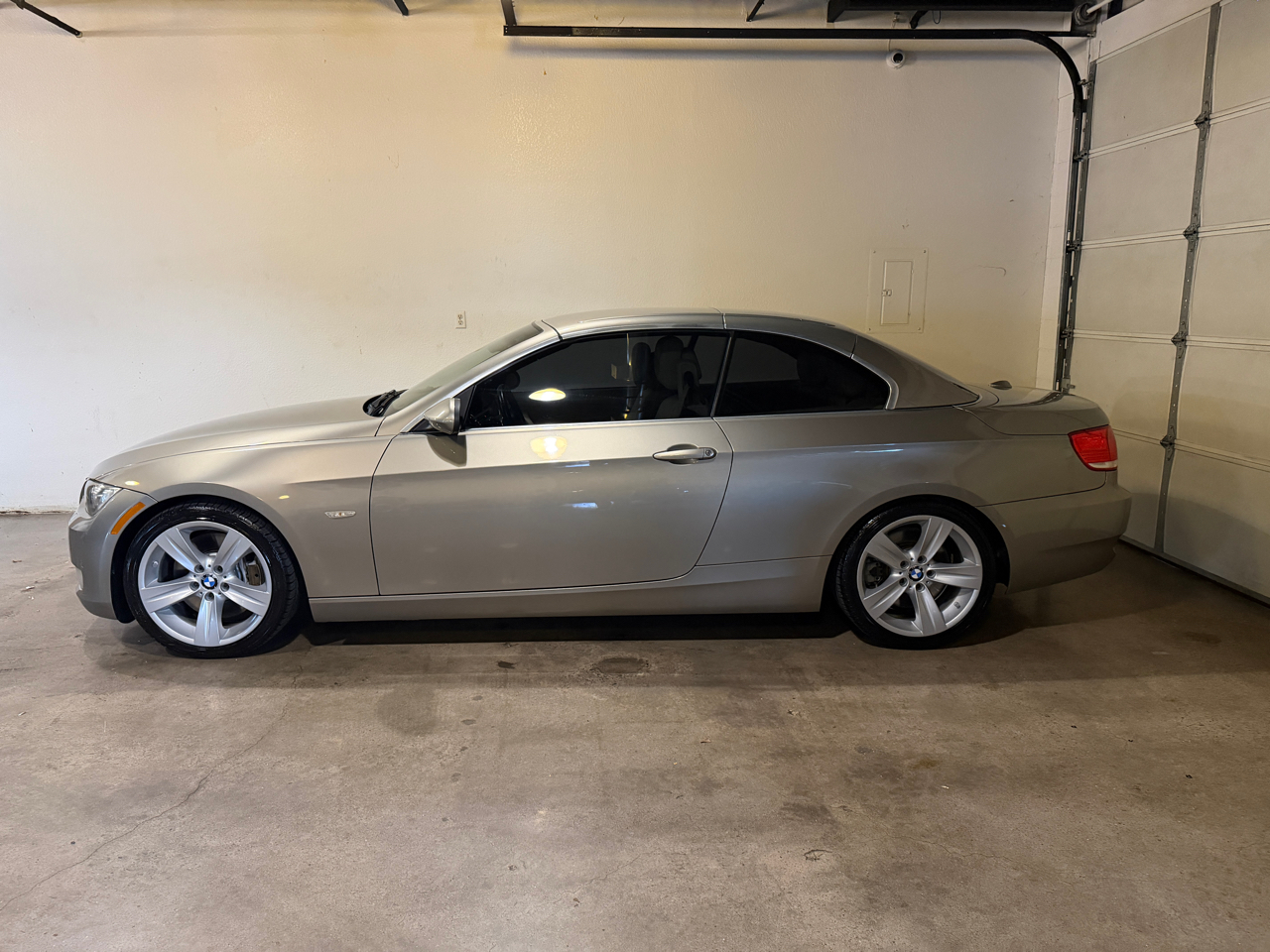 BMW 3-Series 335i Convertible 2009