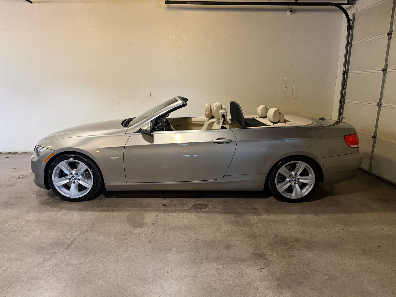 BMW 3-Series 335i Convertible 2009
