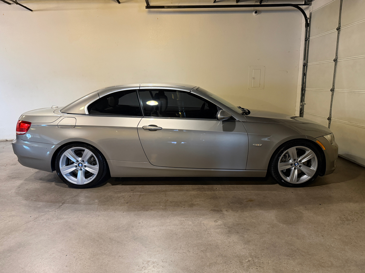 BMW 3-Series 335i Convertible 2009
