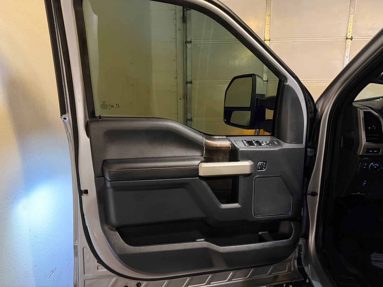 Ford F-250 SD Lariat Crew Cab 4WD 2022