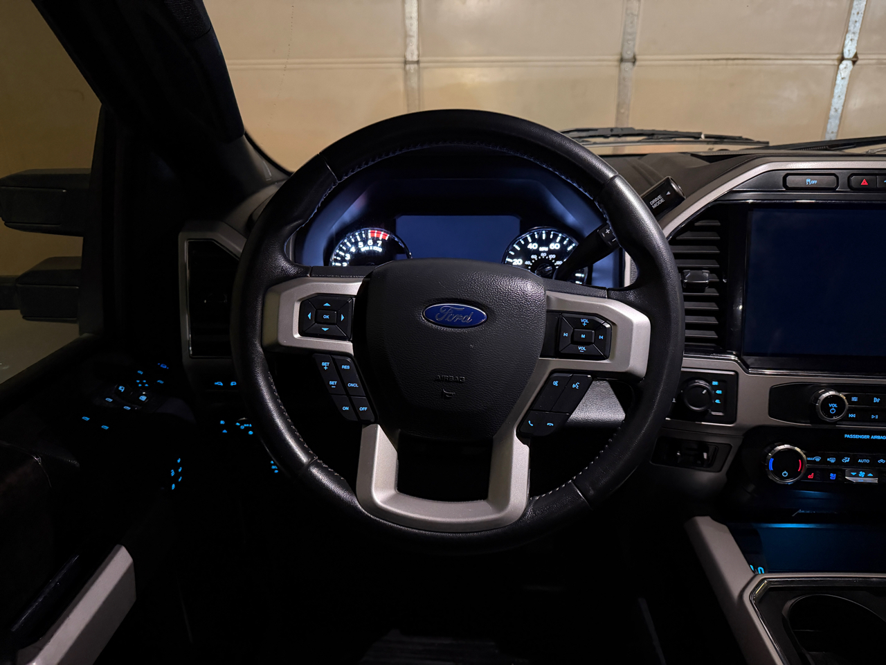 Ford F-250 SD Lariat Crew Cab 4WD 2022