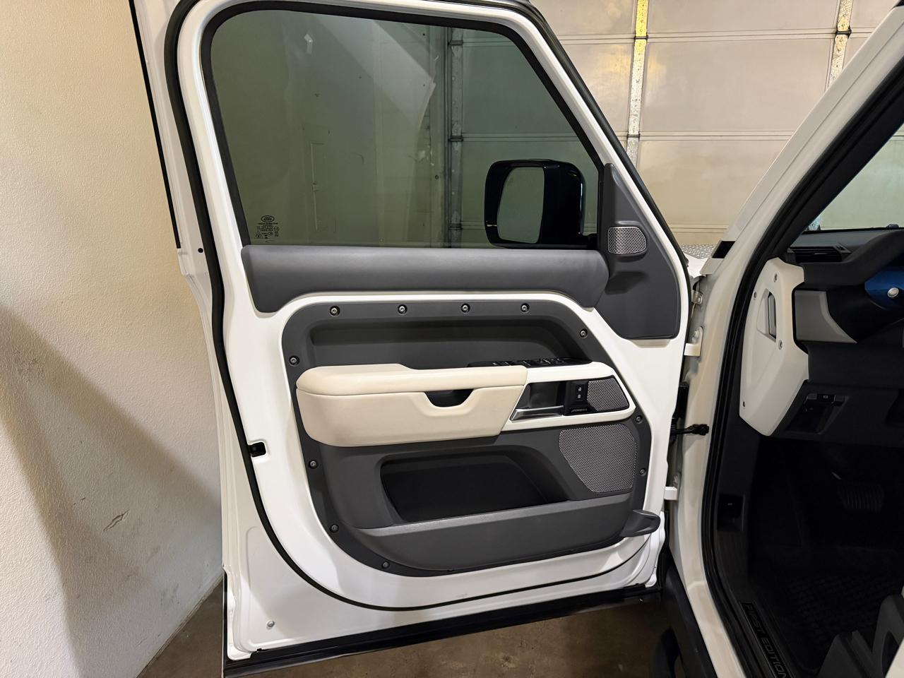 Land Rover Defender 130 First Edition 2023