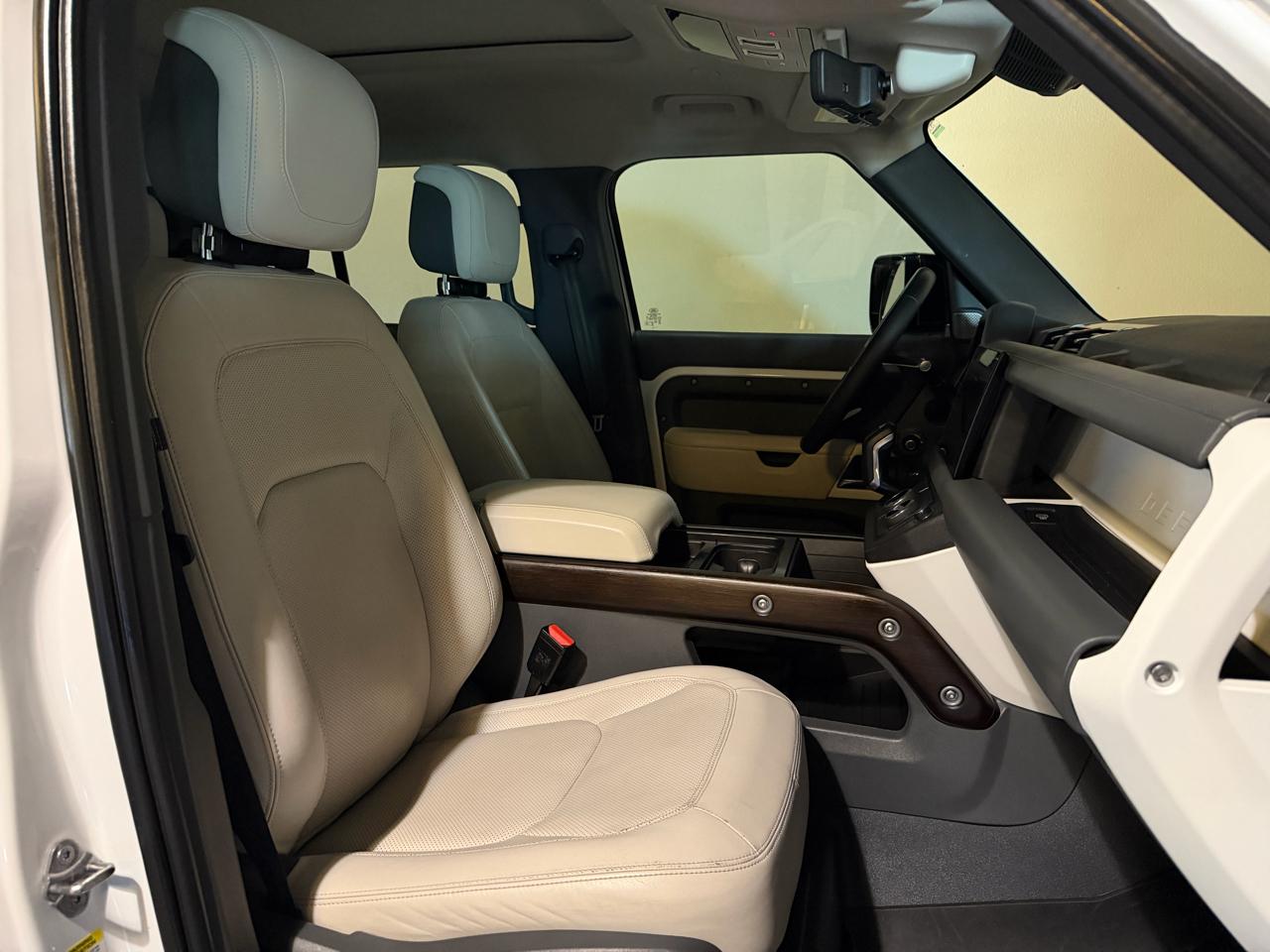 Land Rover Defender 130 First Edition 2023