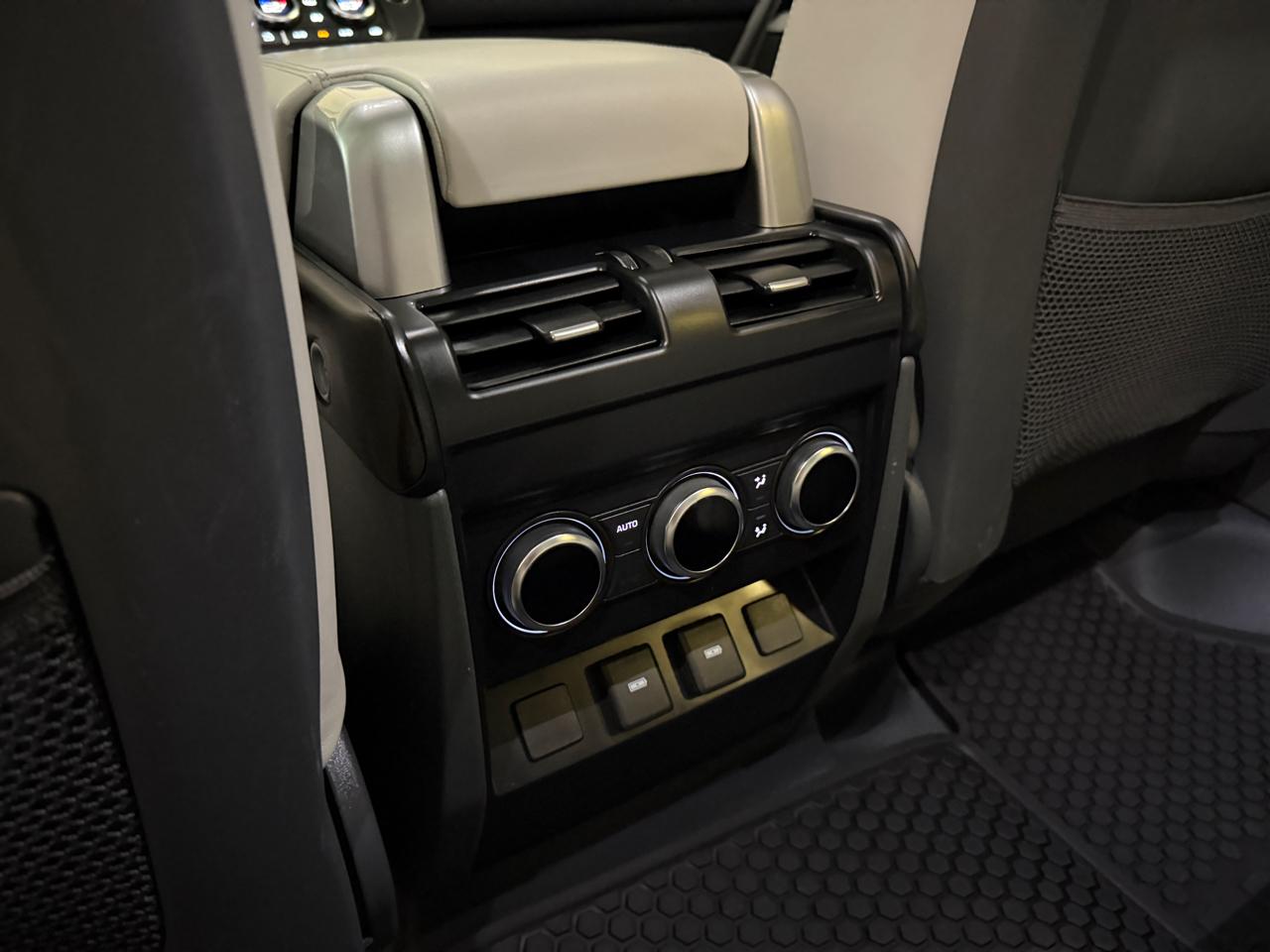 Land Rover Defender 130 First Edition 2023