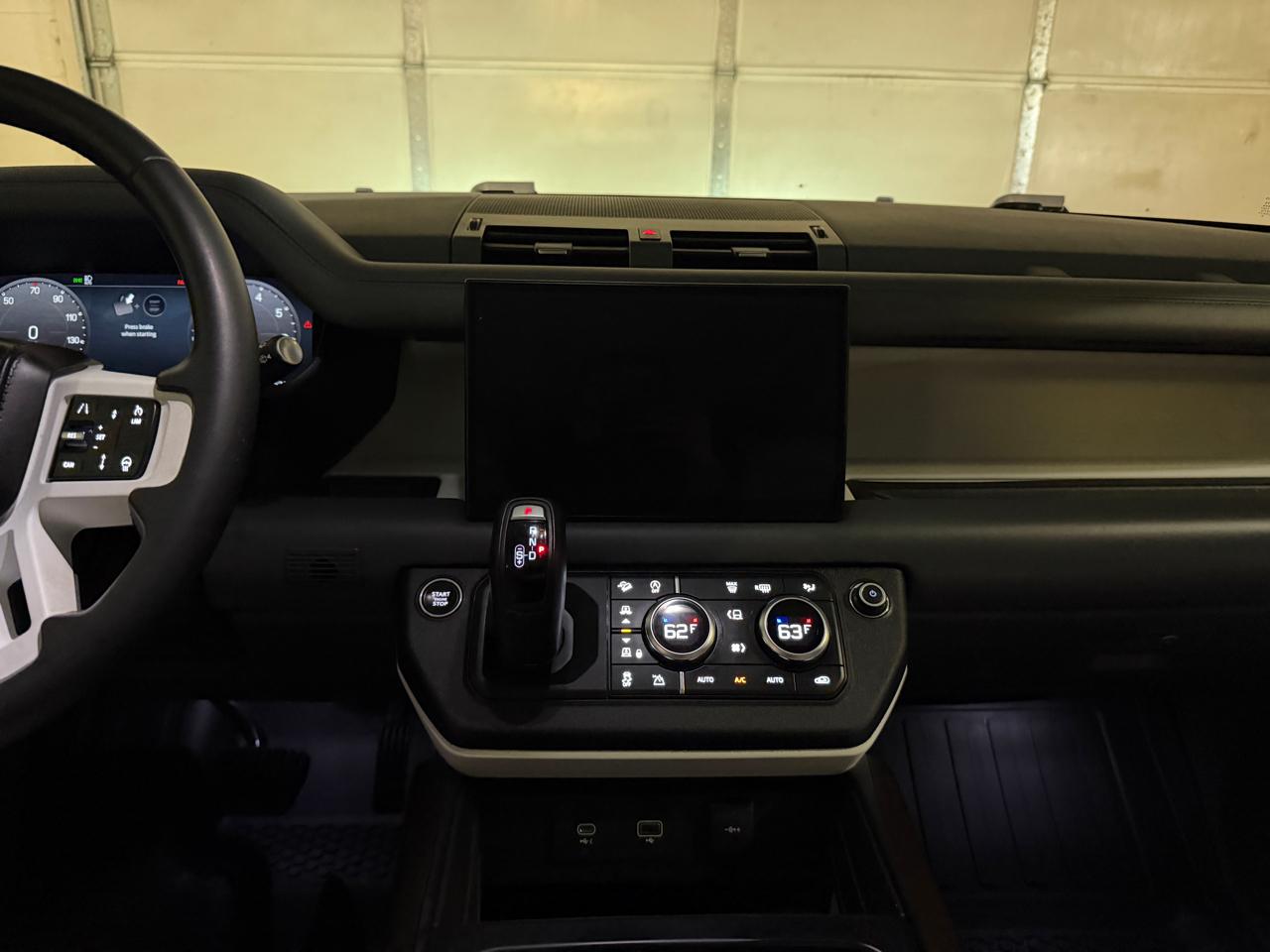 Land Rover Defender 130 First Edition 2023