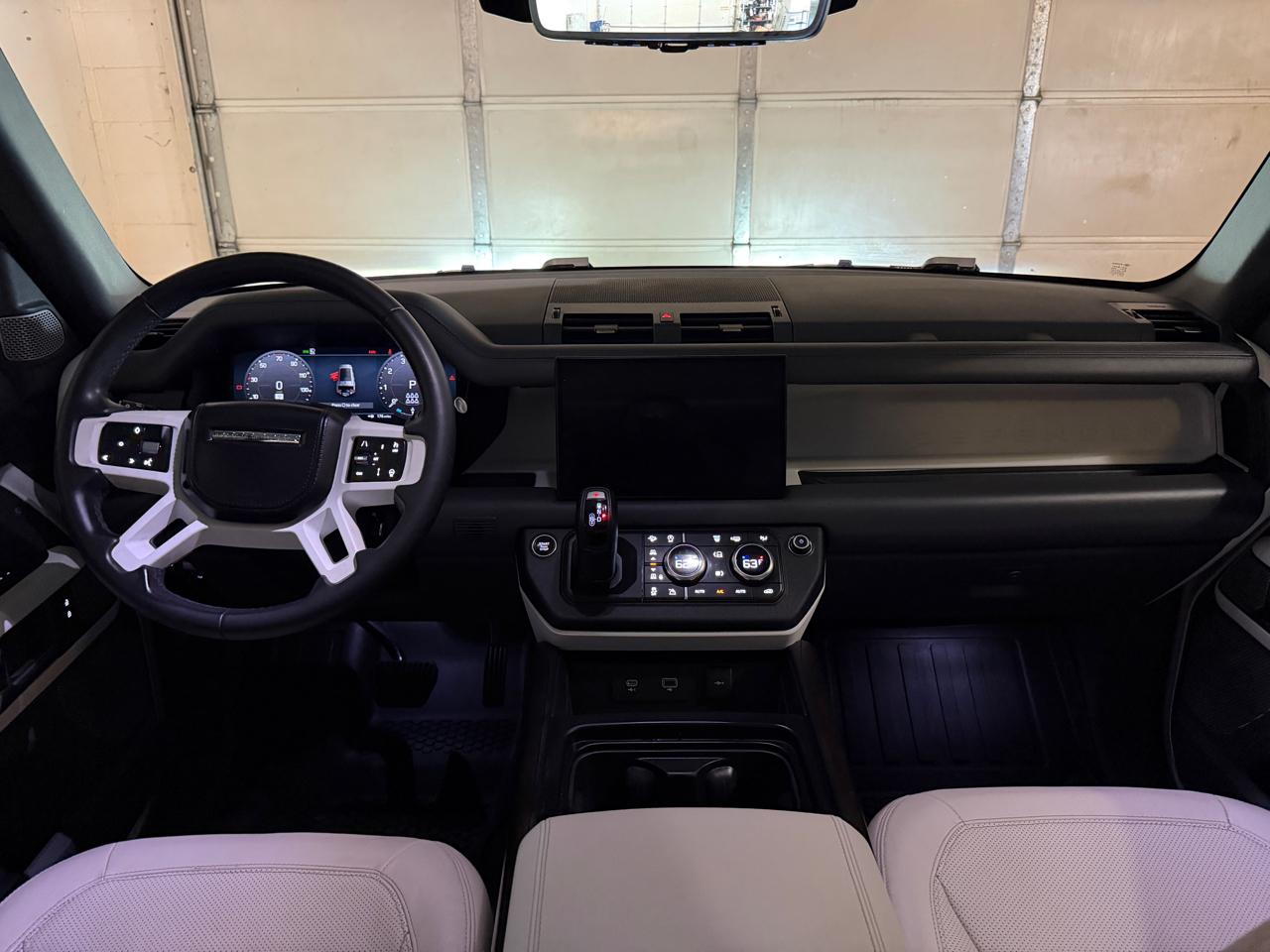 Land Rover Defender 130 First Edition 2023