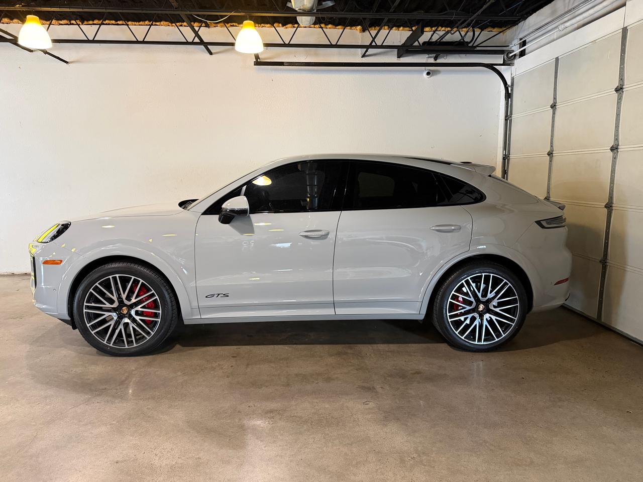 Porsche Cayenne GTS Coupe 2025