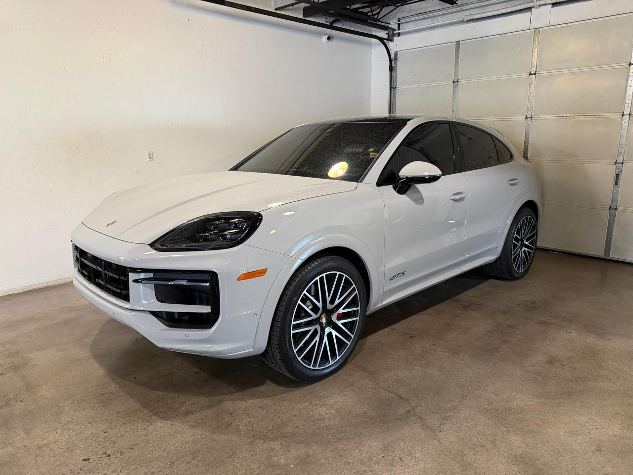 Porsche Cayenne GTS Coupe 2025