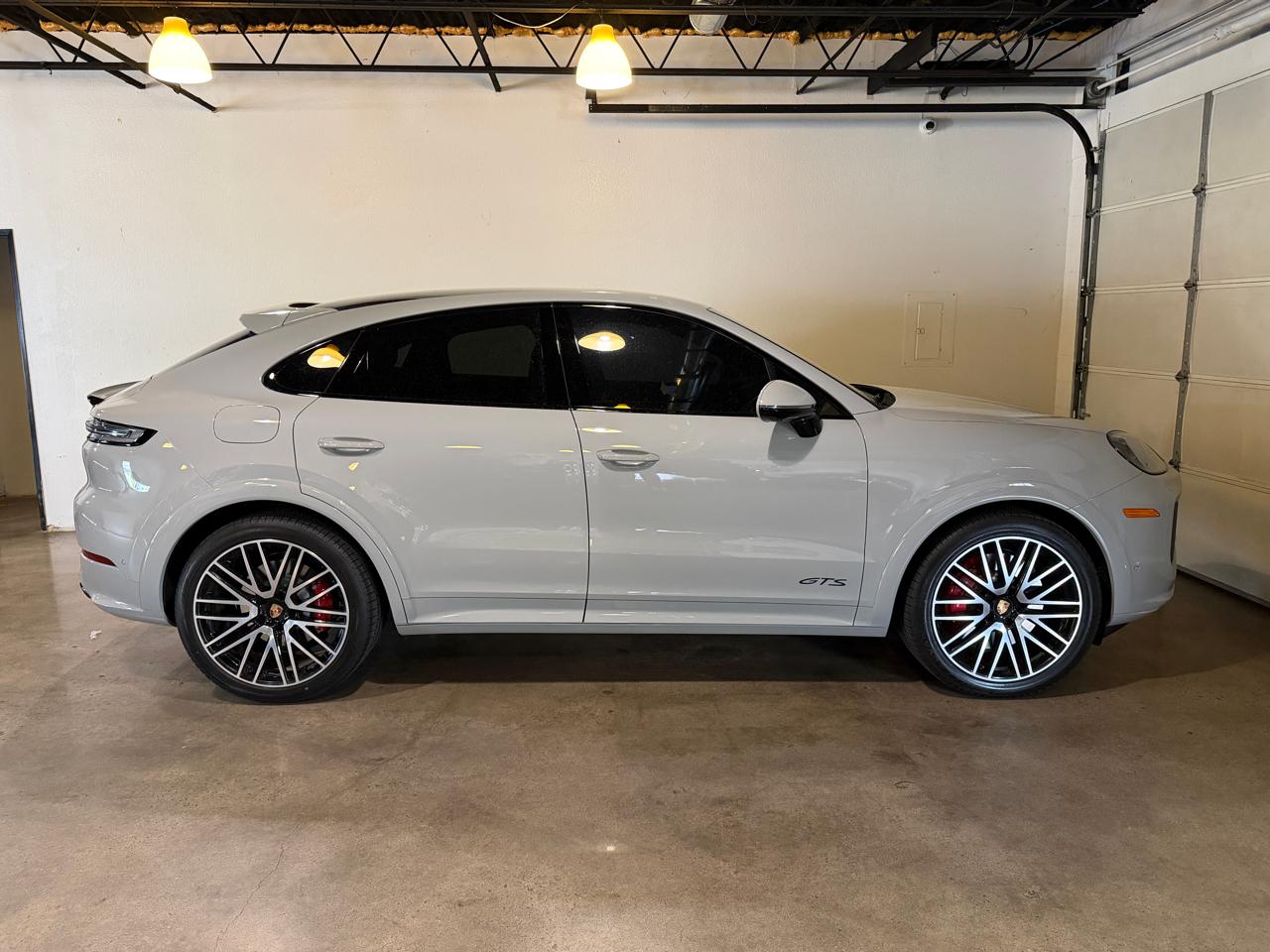 Porsche Cayenne GTS Coupe 2025