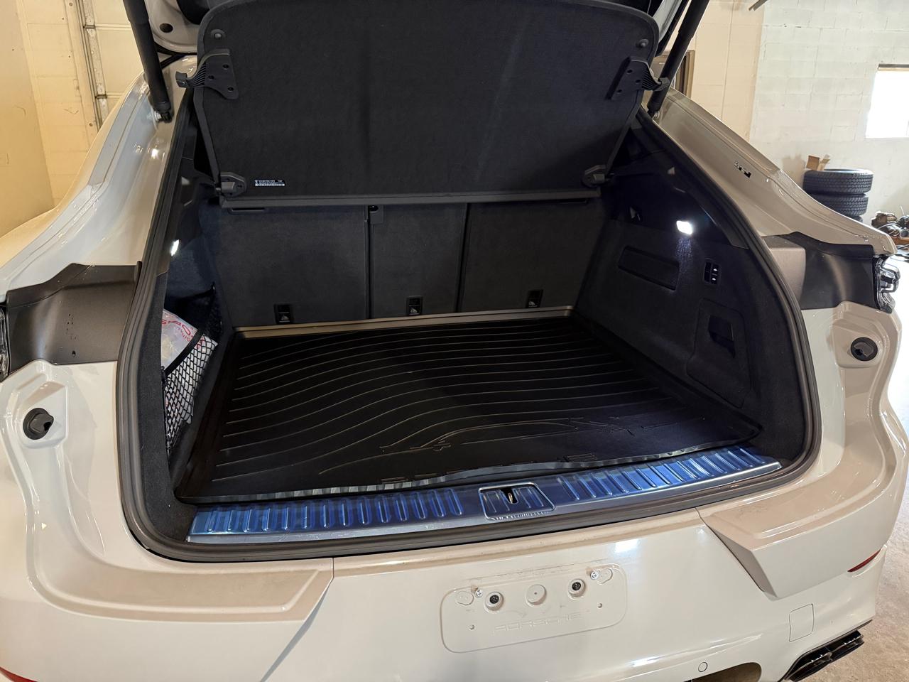 Porsche Cayenne GTS Coupe 2025