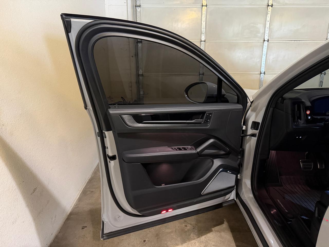 Porsche Cayenne GTS Coupe 2025