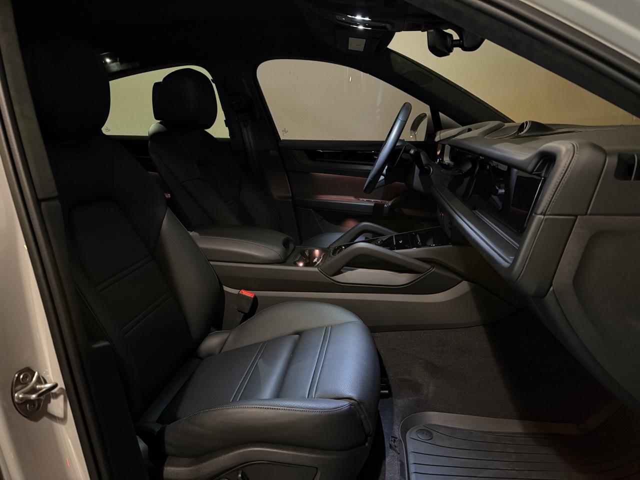 Porsche Cayenne GTS Coupe 2025