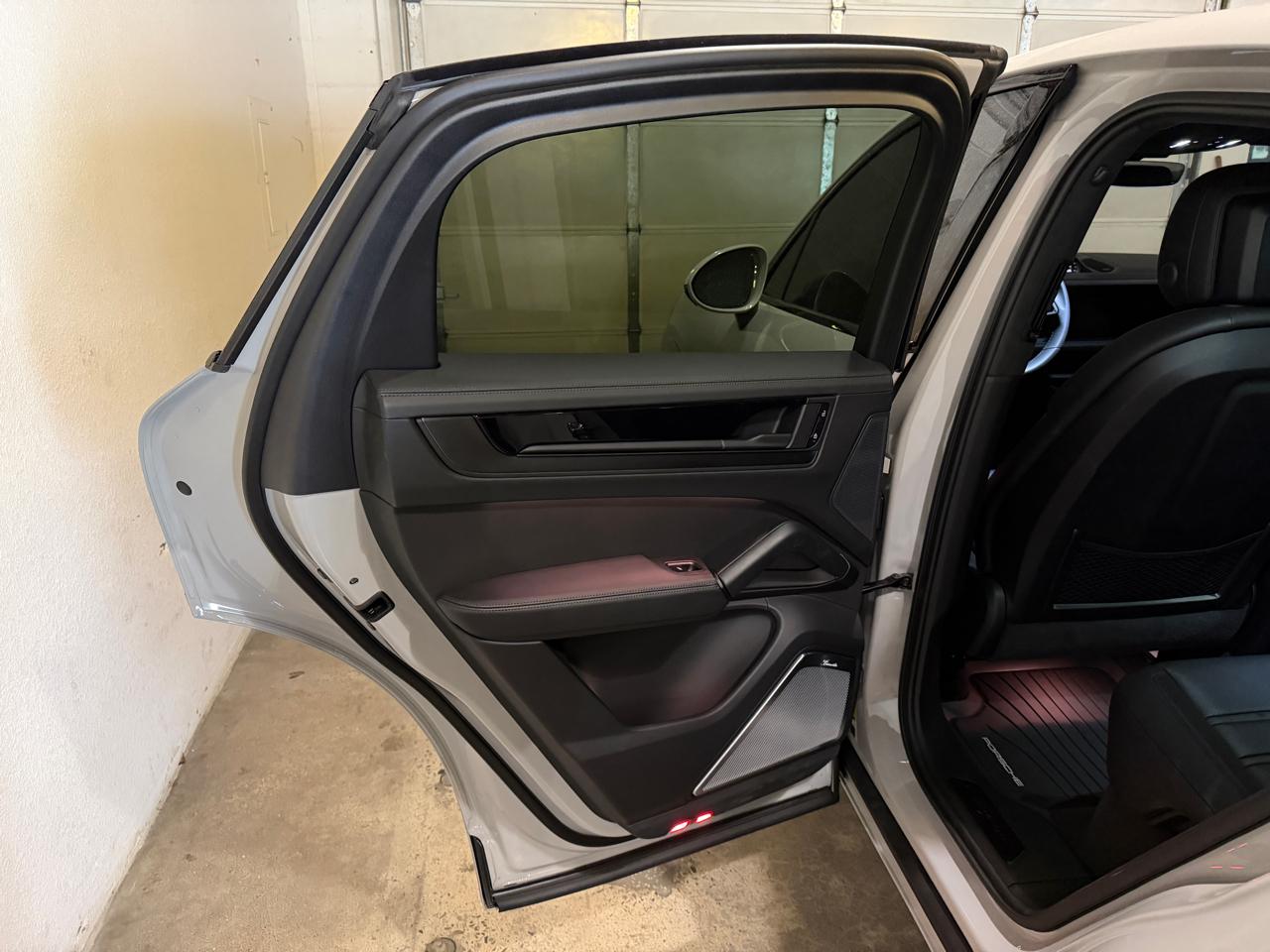 Porsche Cayenne GTS Coupe 2025