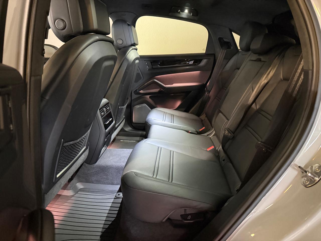 Porsche Cayenne GTS Coupe 2025