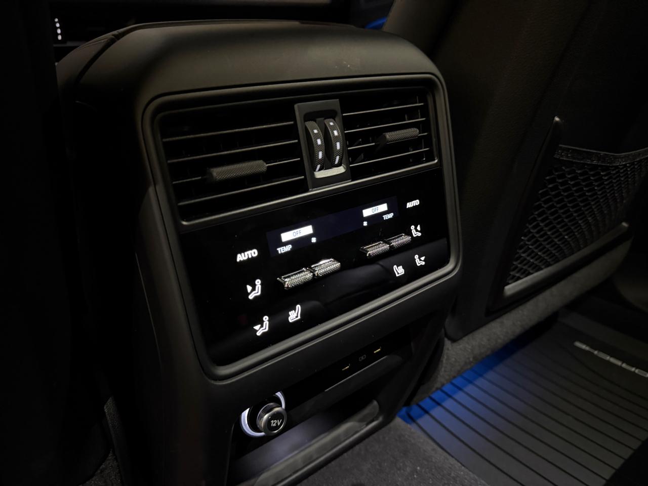 Porsche Cayenne GTS Coupe 2025