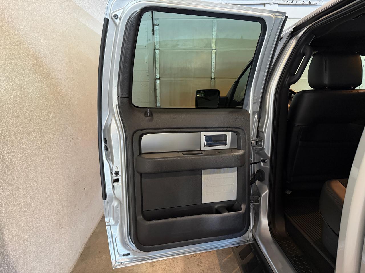 Ford F-150 SVT Raptor SuperCrew 5.5-ft. Bed 4WD 2012