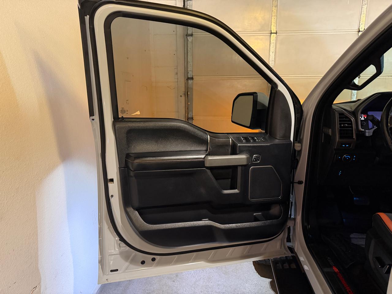 Ford F-150 Raptor SuperCrew 4WD 2017