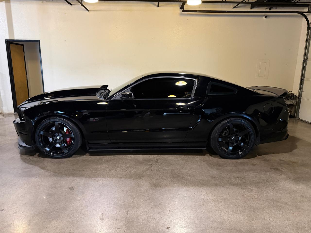 Ford Mustang GT Premium Coupe 2013