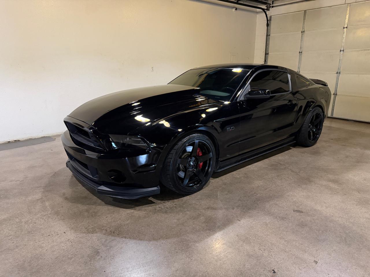 Ford Mustang GT Premium Coupe 2013