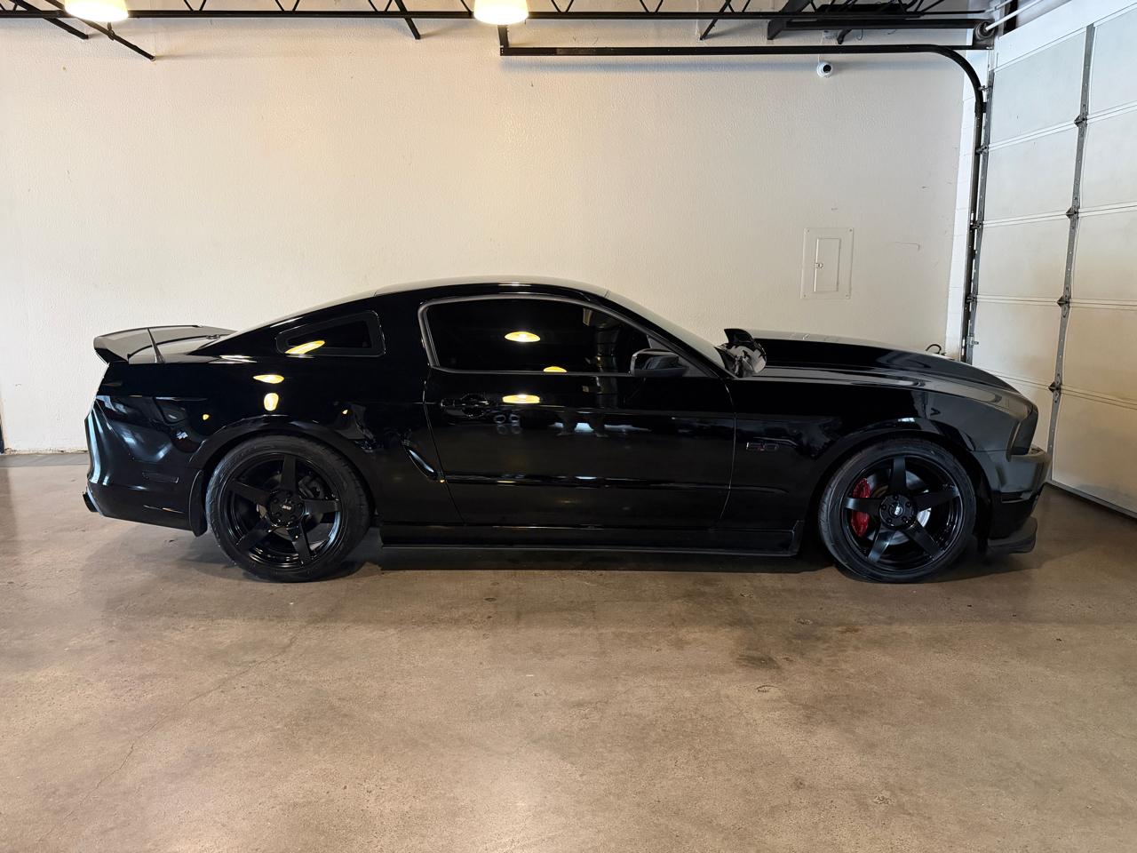 Ford Mustang GT Premium Coupe 2013