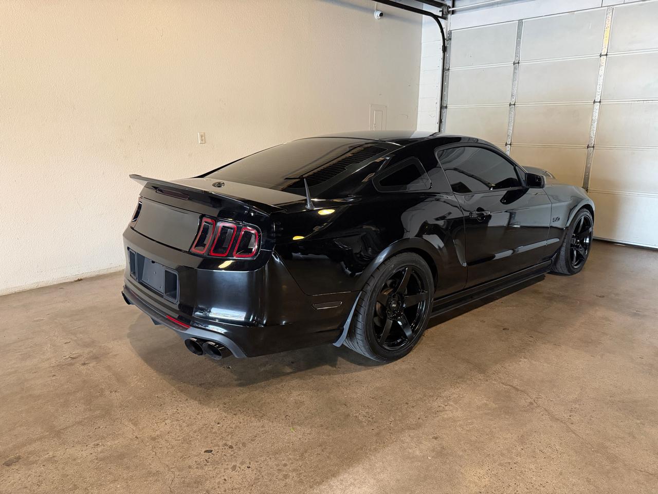 Ford Mustang GT Premium Coupe 2013