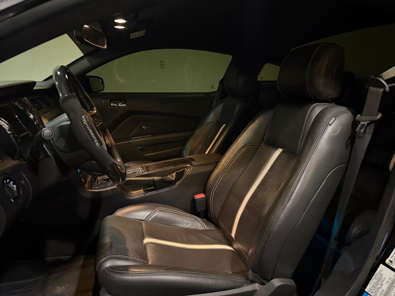 Ford Mustang GT Premium Coupe 2013