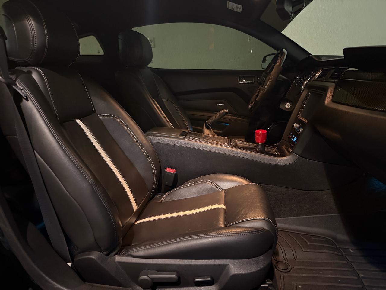 Ford Mustang GT Premium Coupe 2013