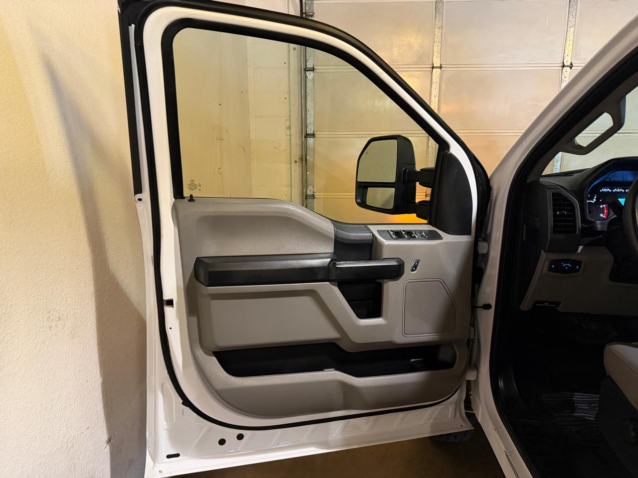 Ford F-350 SD XL Crew Cab DRW 4WD 2018