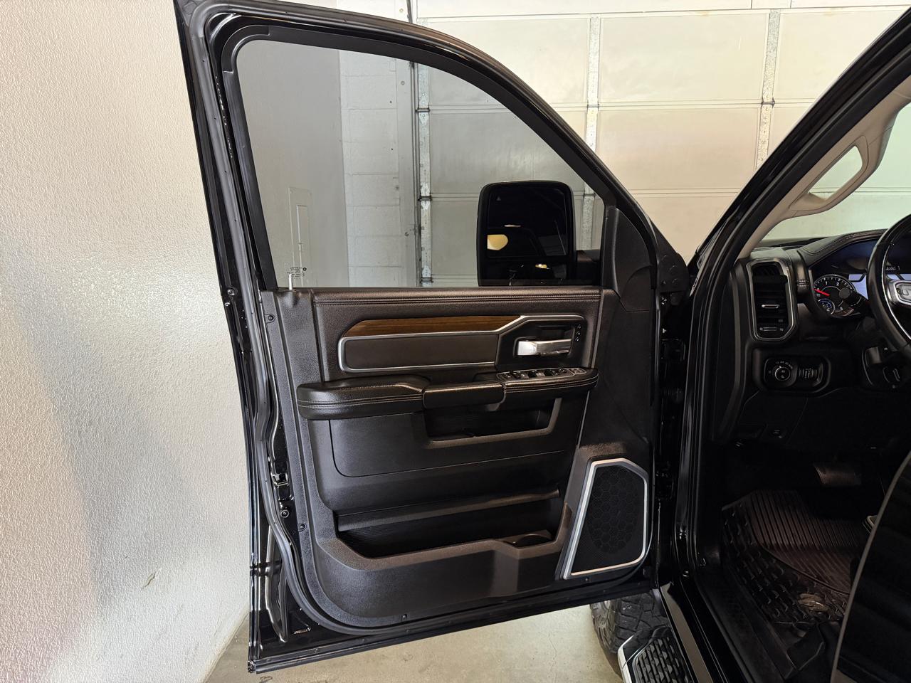 RAM 3500 Laramie Crew Cab 4WD 2023