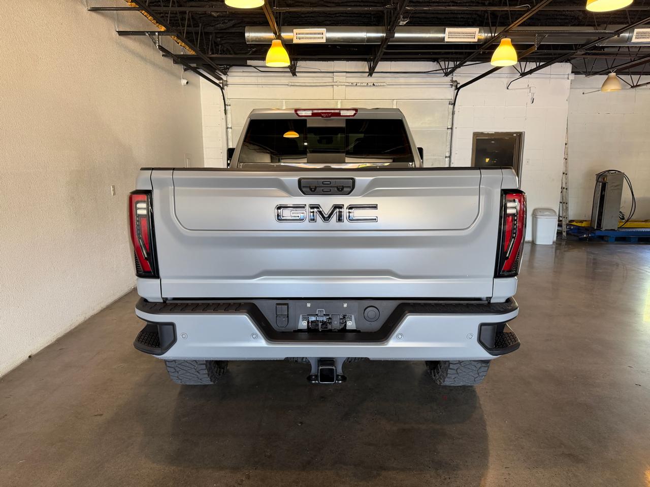 GMC Sierra 2500HD AT4 Crew Cab 4WD 2025