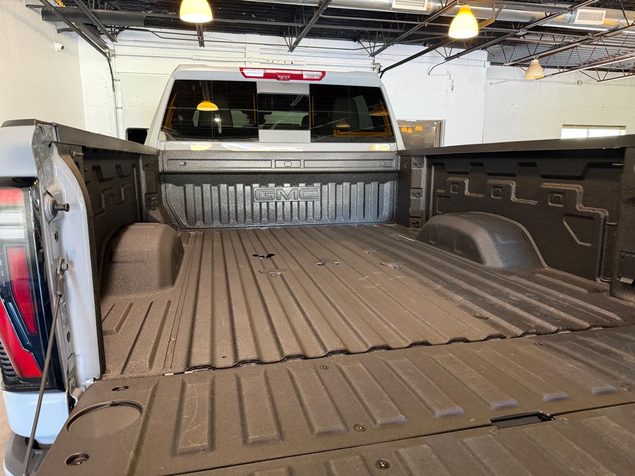 GMC Sierra 2500HD AT4 Crew Cab 4WD 2025
