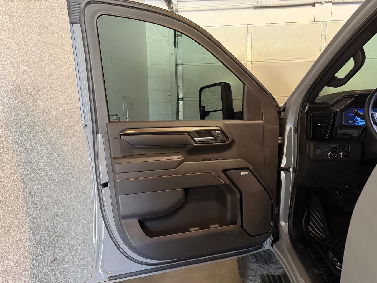 GMC Sierra 2500HD AT4 Crew Cab 4WD 2025