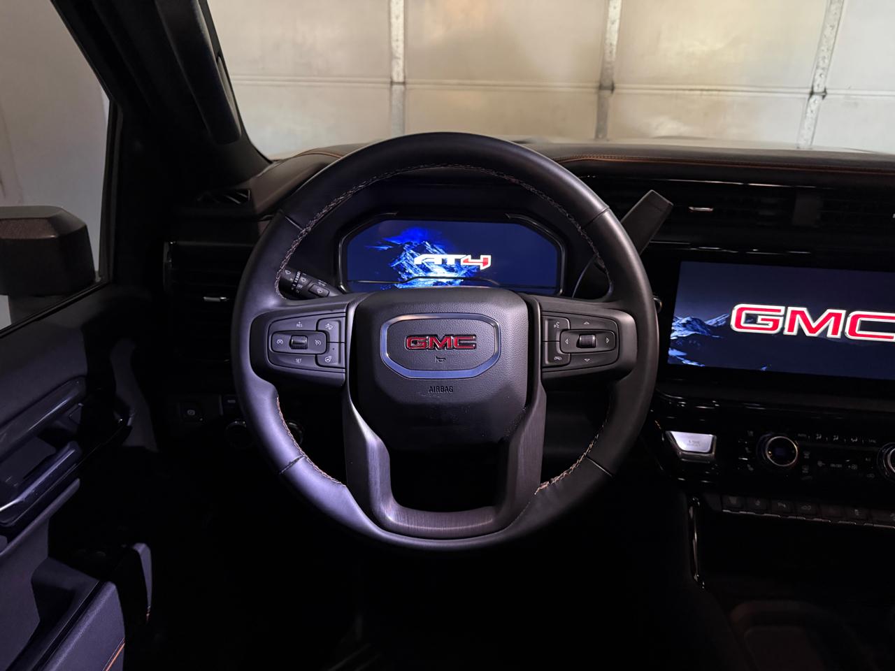 GMC Sierra 2500HD AT4 Crew Cab 4WD 2025
