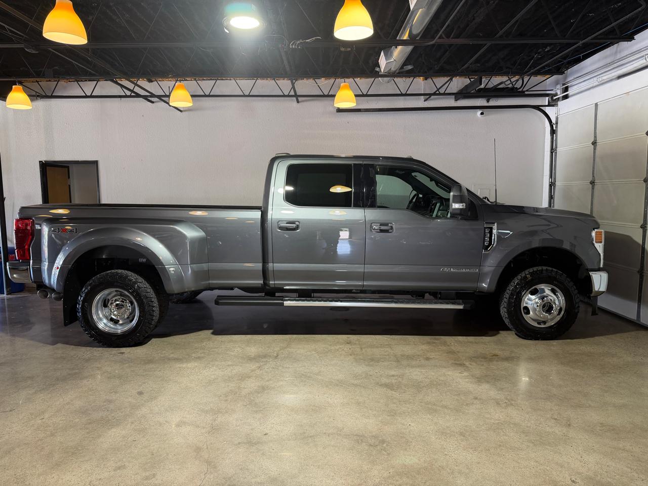 Ford F-350 SD Lariat Crew Cab 4WD DRW 2022