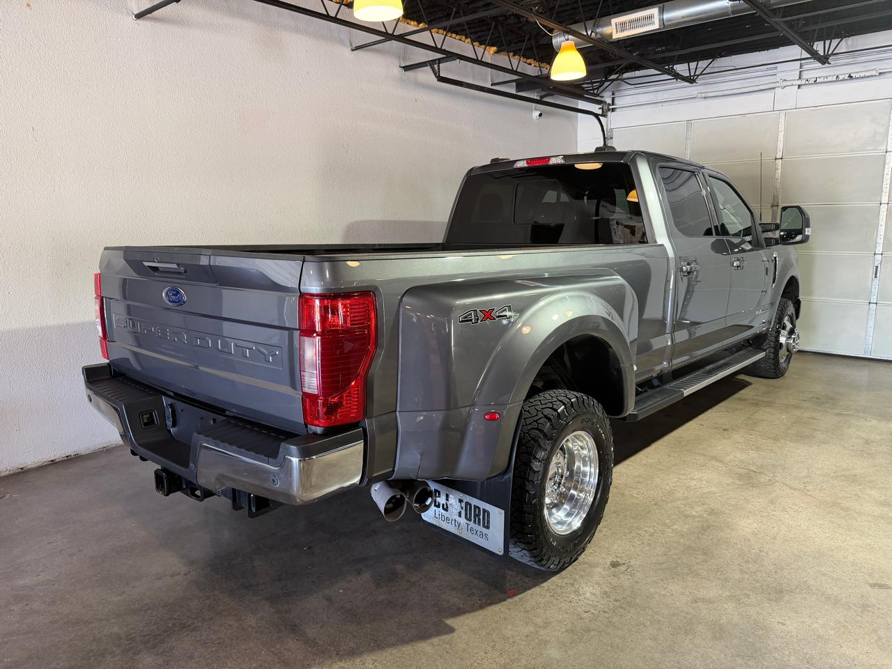 Ford F-350 SD Lariat Crew Cab 4WD DRW 2022