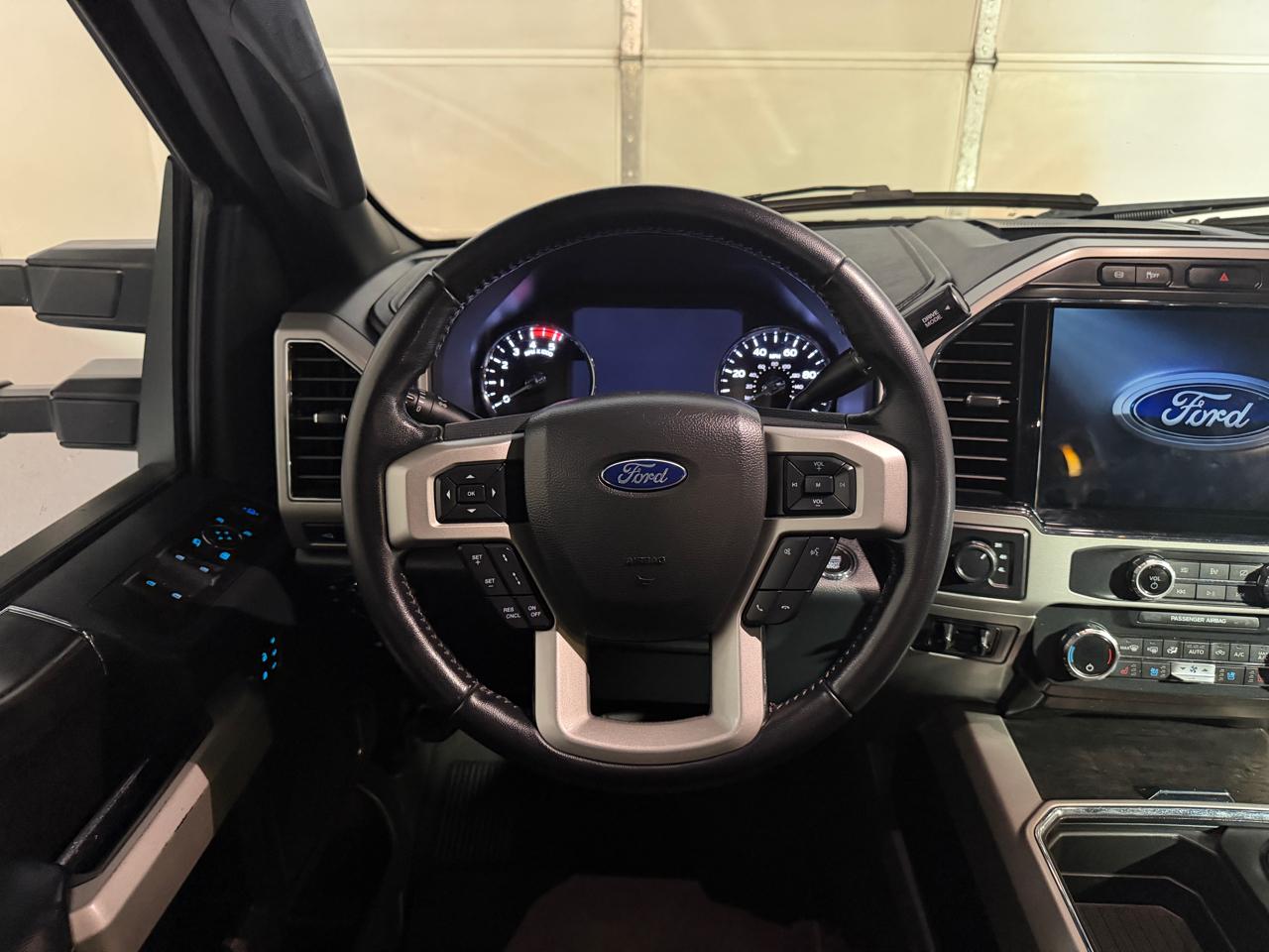Ford F-350 SD Lariat Crew Cab 4WD DRW 2022
