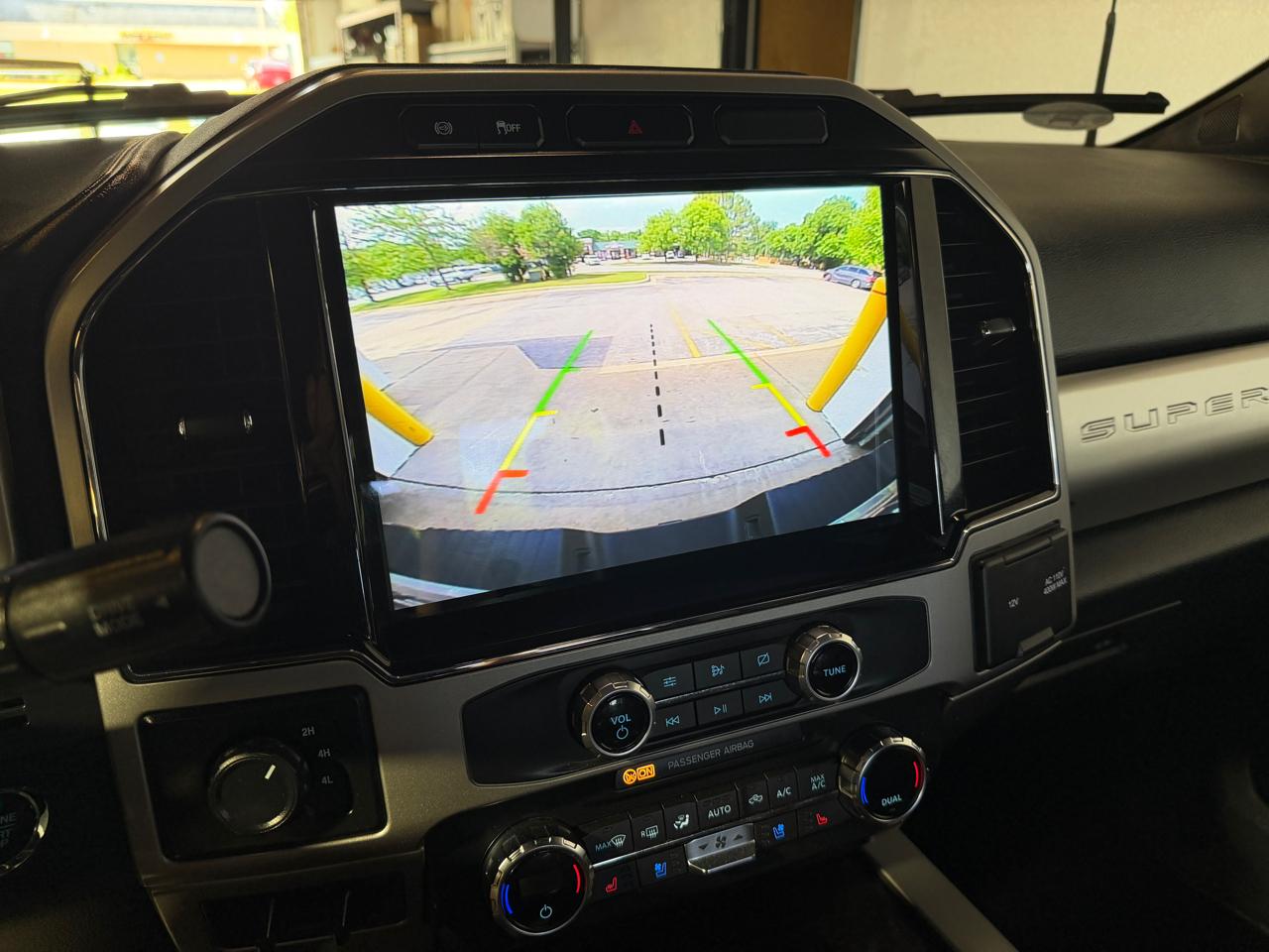 Ford F-350 SD Lariat Crew Cab 4WD DRW 2022