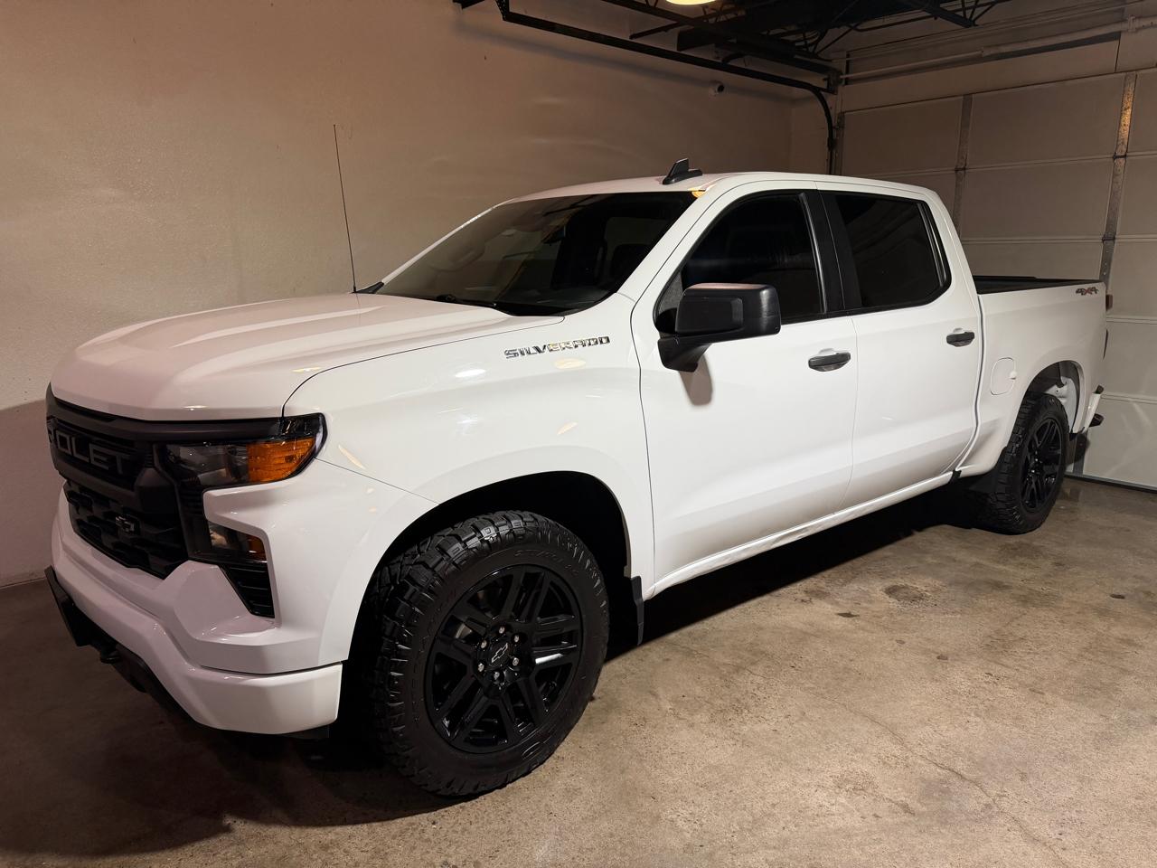 Chevrolet Silverado 1500 Custom Crew Cab 4WD 2022