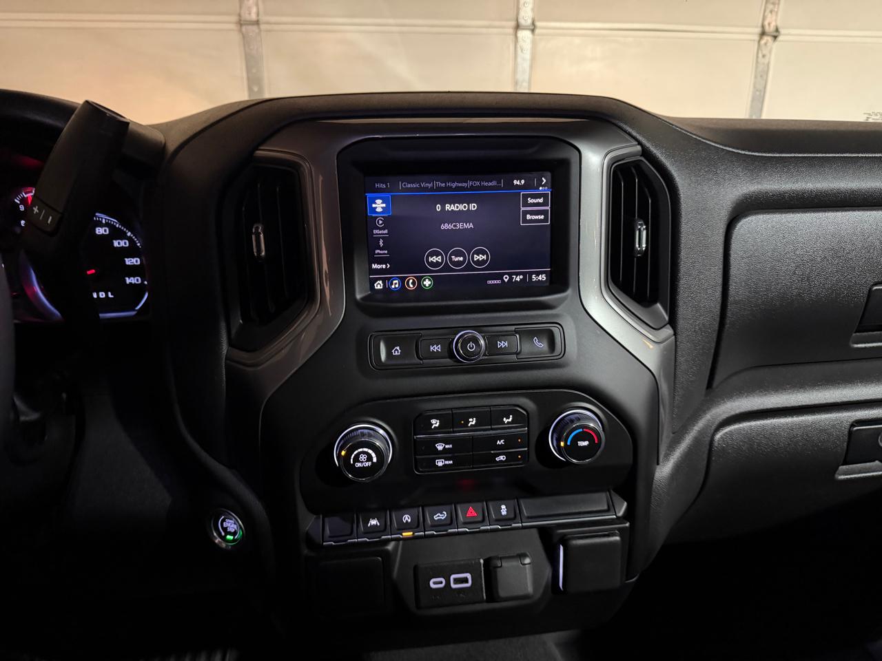 Chevrolet Silverado 1500 Custom Crew Cab 4WD 2022
