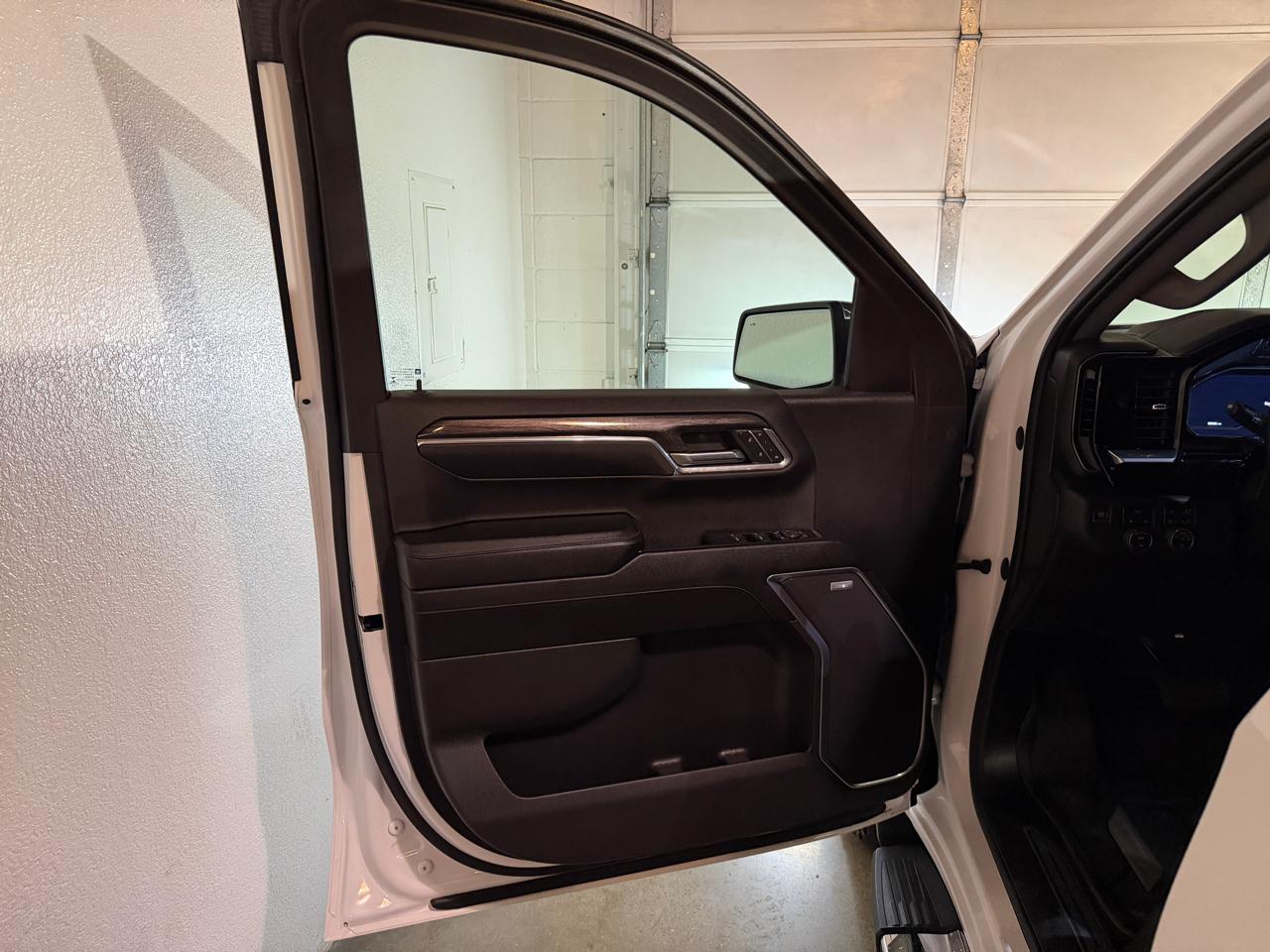 Chevrolet Silverado 1500 LTZ Crew Cab 4WD 2023