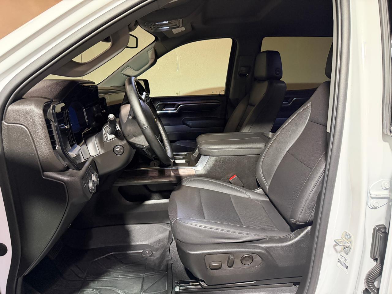 Chevrolet Silverado 1500 LTZ Crew Cab 4WD 2023