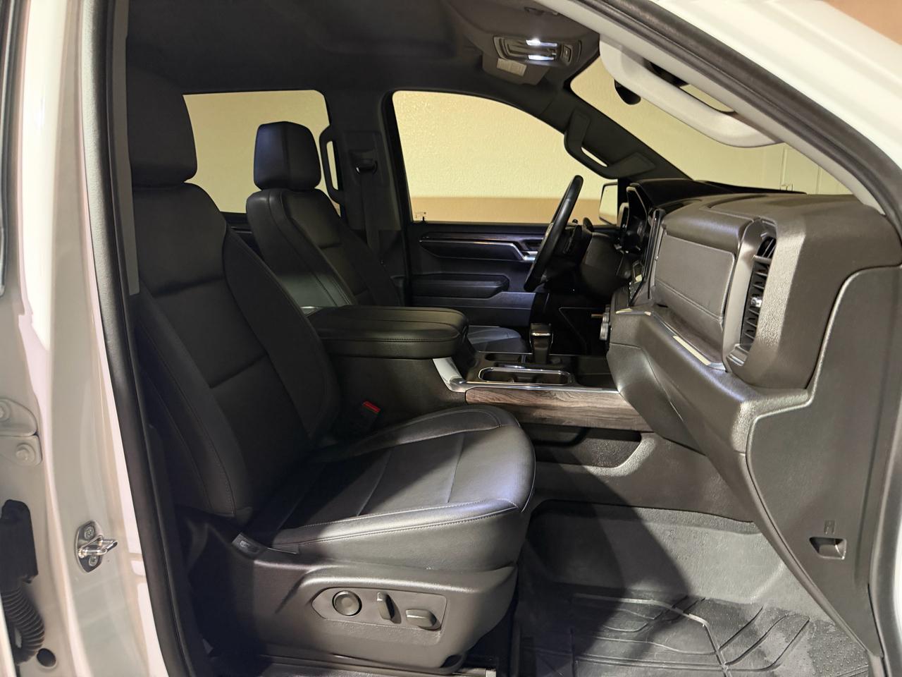 Chevrolet Silverado 1500 LTZ Crew Cab 4WD 2023