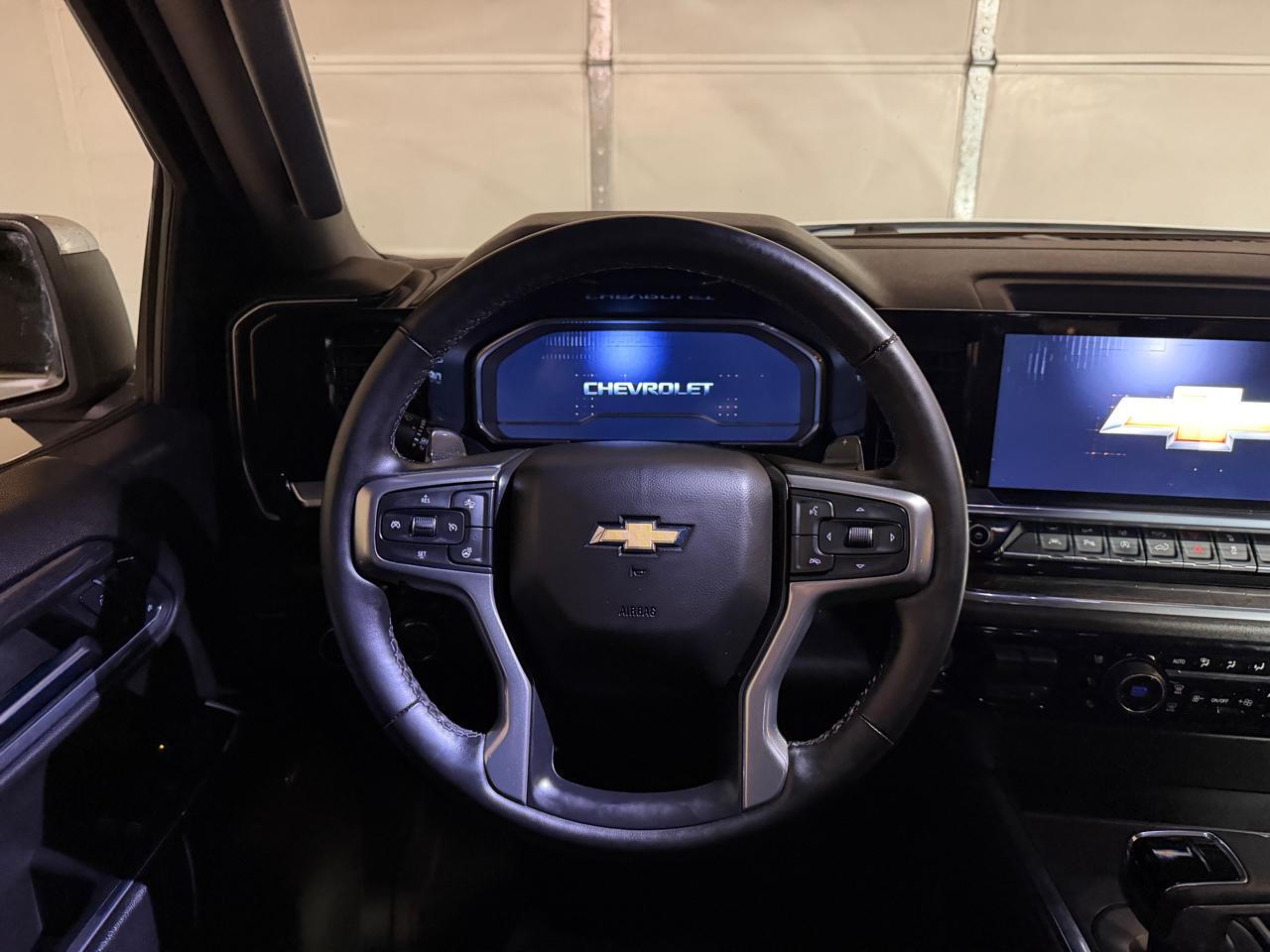 Chevrolet Silverado 1500 LTZ Crew Cab 4WD 2023