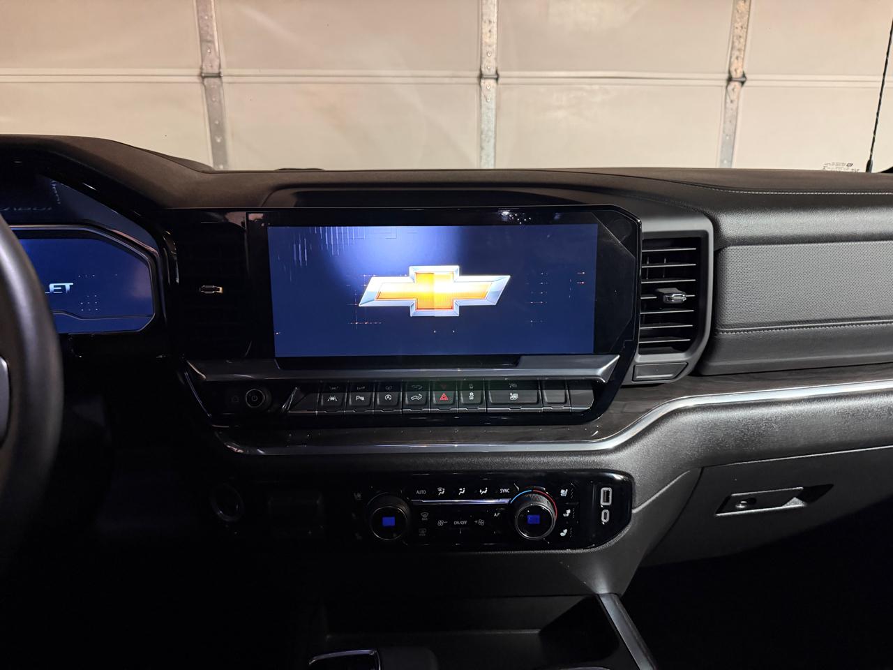 Chevrolet Silverado 1500 LTZ Crew Cab 4WD 2023