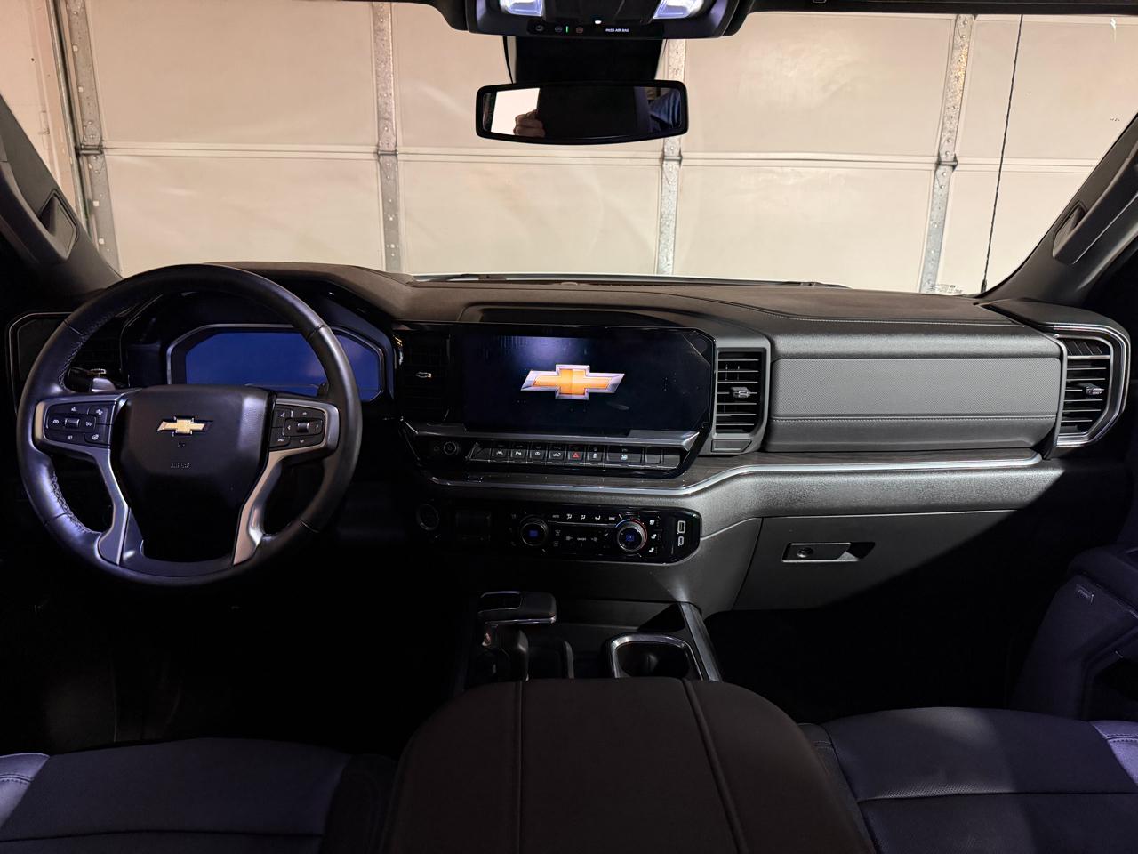 Chevrolet Silverado 1500 LTZ Crew Cab 4WD 2023