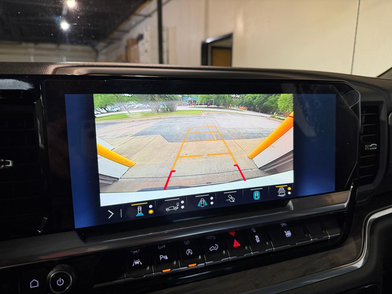 Chevrolet Silverado 1500 LTZ Crew Cab 4WD 2023