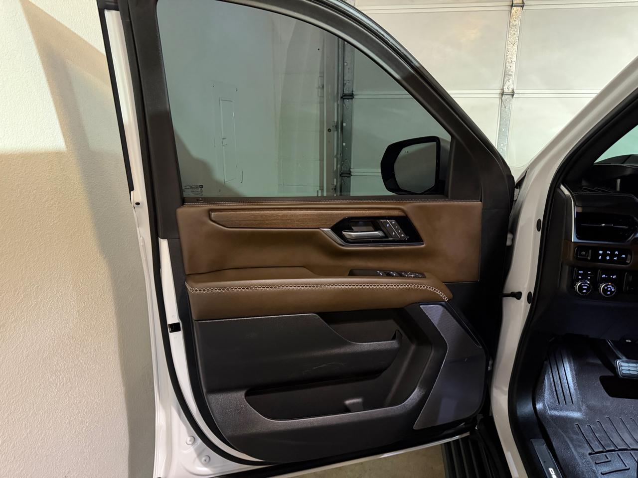 GMC Yukon Denali Ultimate 4WD 2025